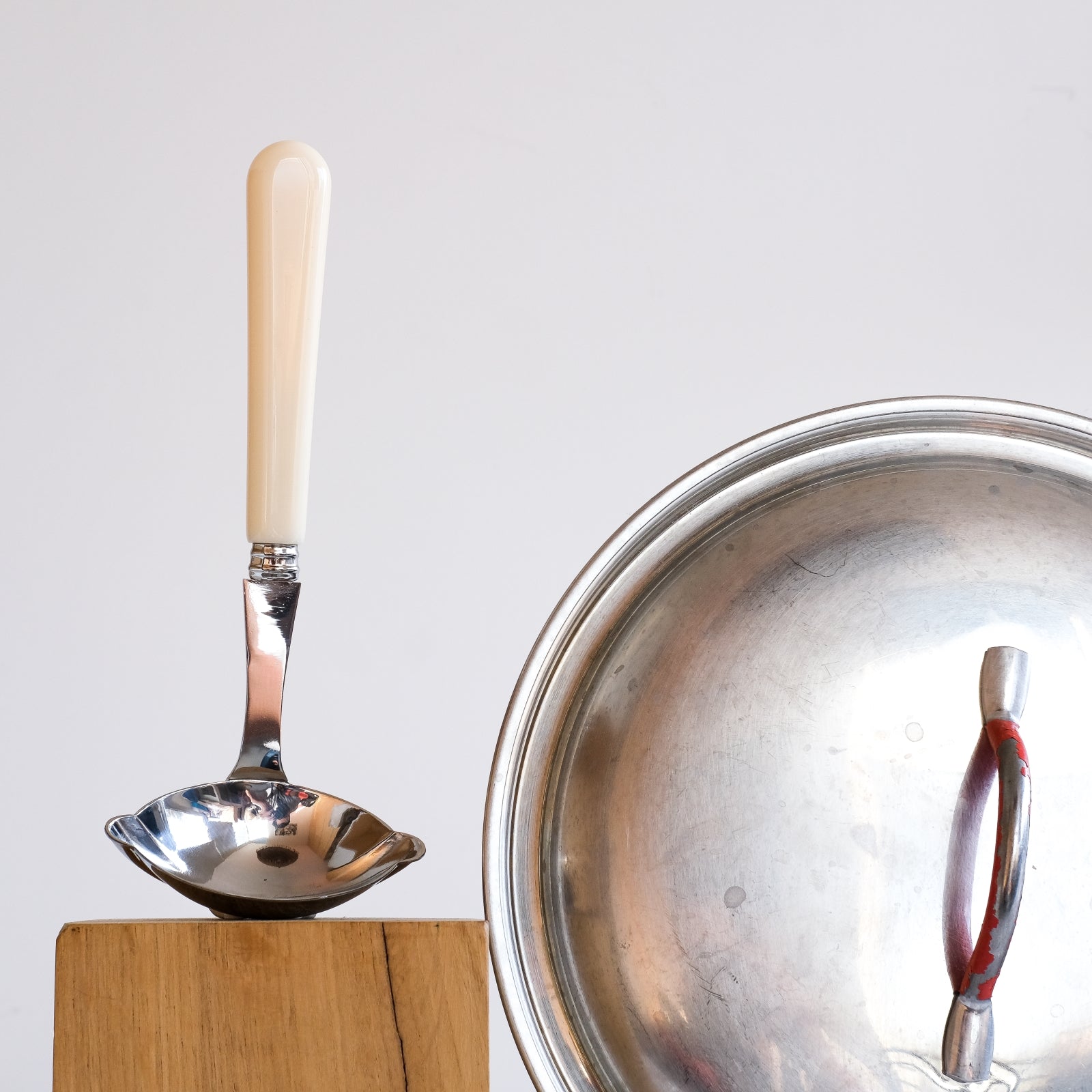 Pop unis, Ivory - Gravy ladle
