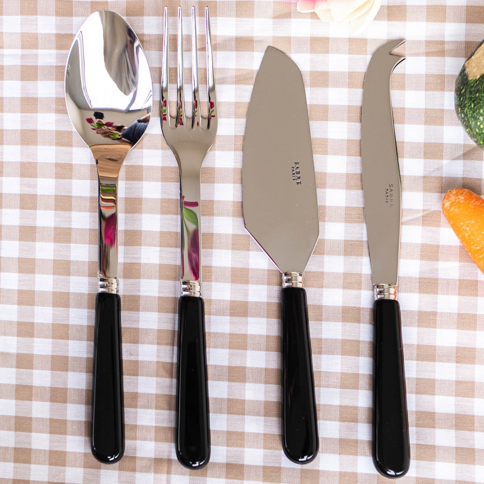 Pop unis, Black - Set of 4 must-have serving pieces