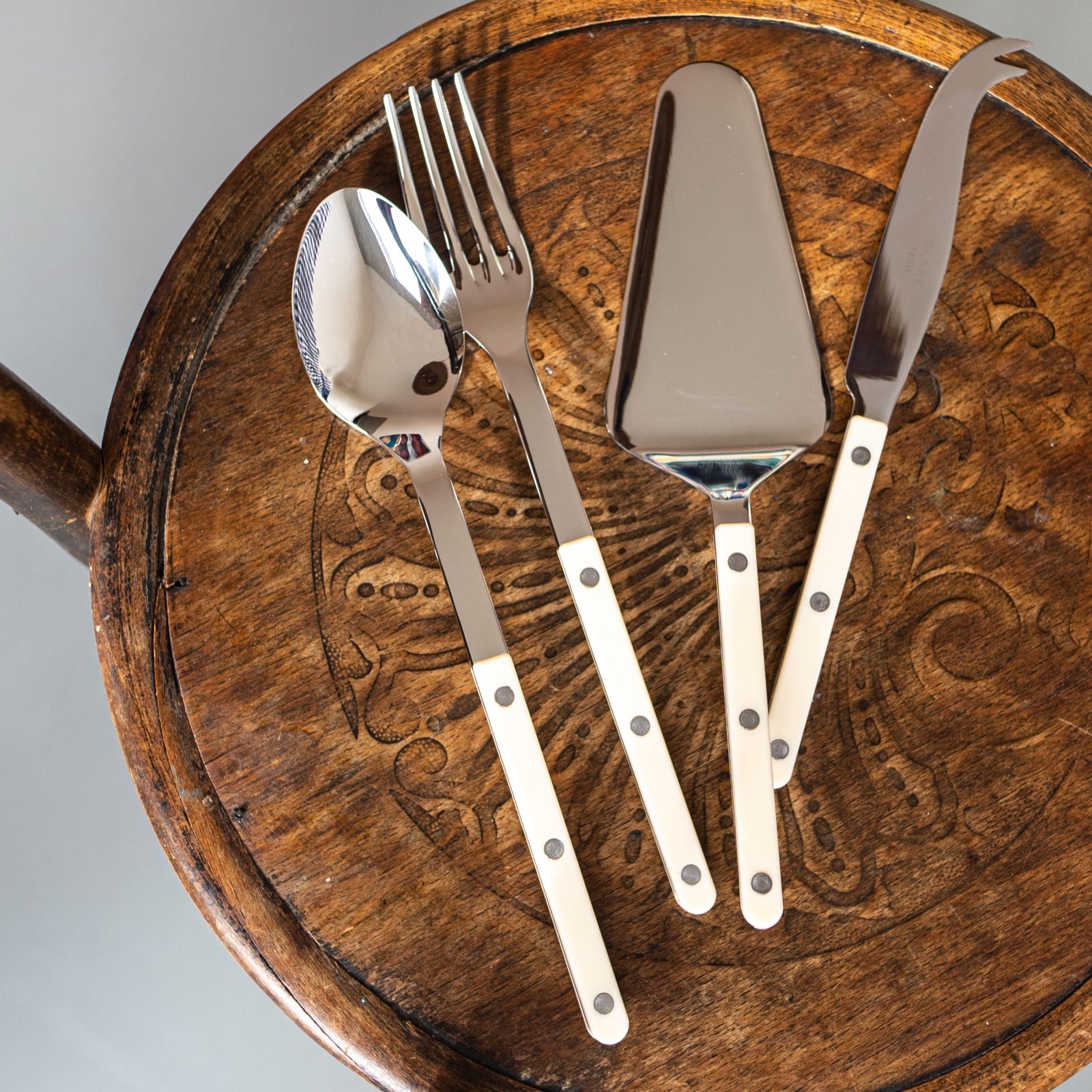 Bistrot Solid, White - Box of 4 must-have serving pieces